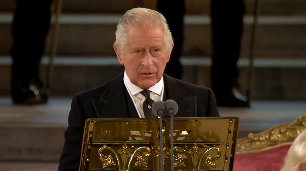 (ВИДЕО) Прво обраќање пред Парламентот: Кралот Чарлс Трети едвај ги задржа солзите