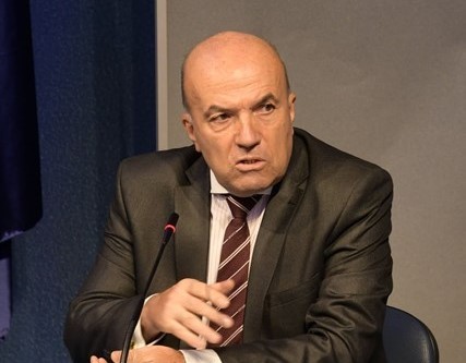 Милков: Пендаровски зборува за 12 убиени Македонци, а не знае за илјадници убиени Бугари