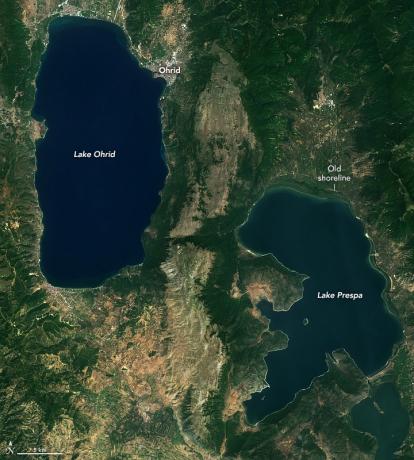 (ФОТО) НАСА објави исклучителна фотографија од Охридското и Преспанското Езеро во нивната природна боја