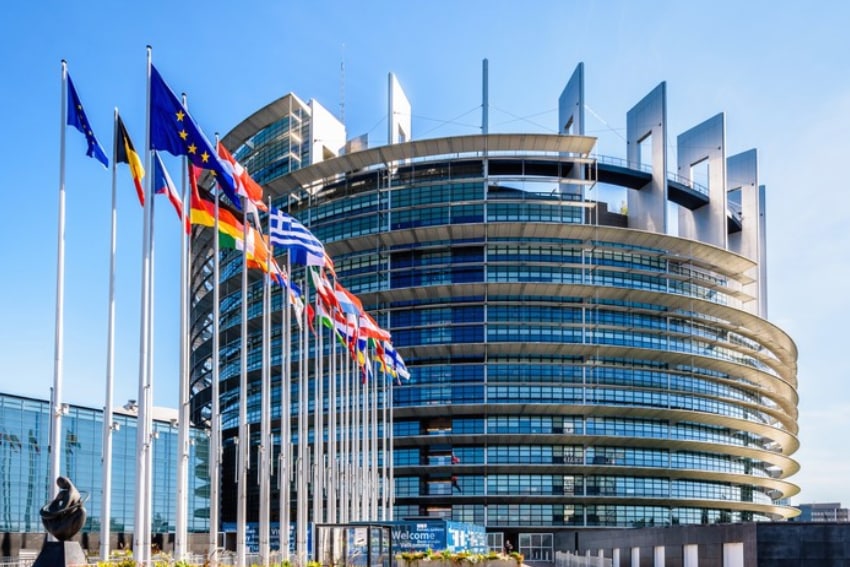 Европарламентот сака да ја зголеми употребата на обновливите извори на енергија и заштедата на енергија