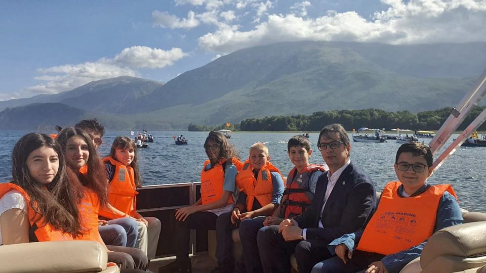 Пендаровски: Мирно езеро, среќа и успешна трка на учесниците на 35. Охридски пливачки маратон