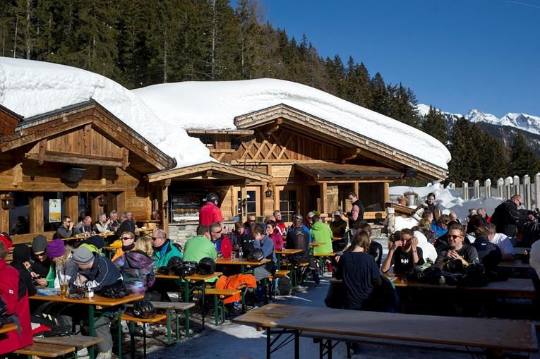 Австрија: Се подготвува нова тужба поради ширење на корона во познат ски-центар