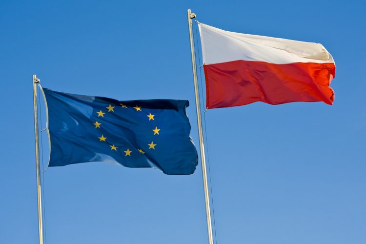 ЕУ ѝ се закани на Полска со скусување на најголем дел од средствата за развој