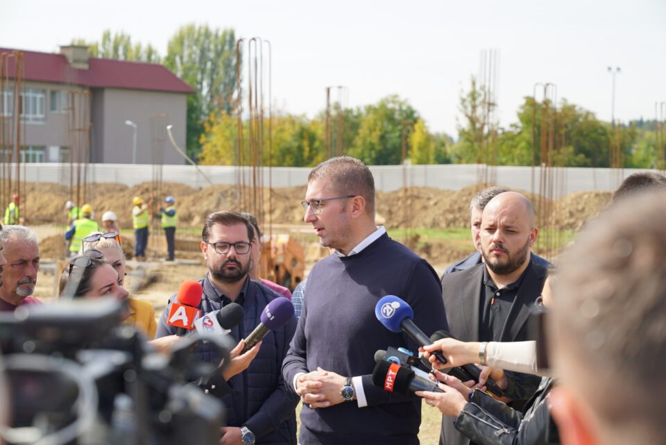 Мицкоски: Градоначалниците од ВМРО-ДПМНЕ продолжуваат да градат, додека владата на СДС и ДУИ продолжува да краде, тоа е разликата