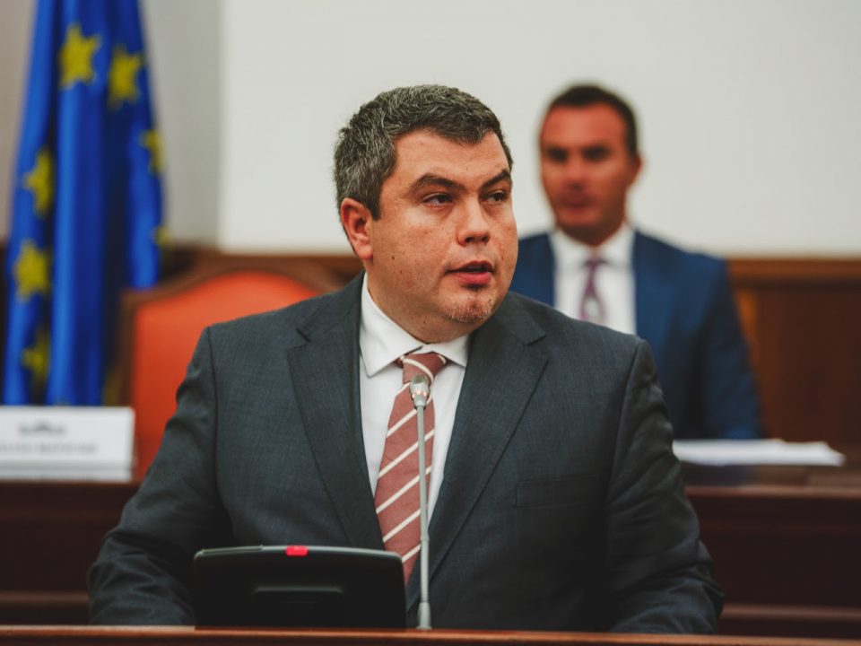 Маричиќ: Бегањето од носење државнички одлуки нè оддалечува од европската перспектива