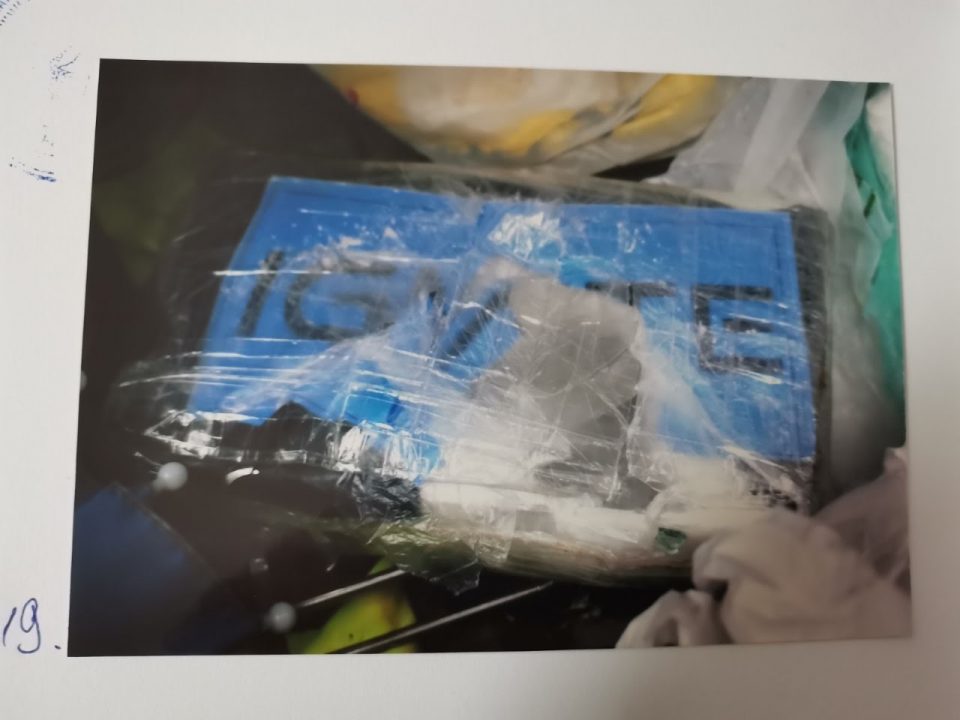 Приведен дилер во Скопје, пронајден близу еден килограм кокаин