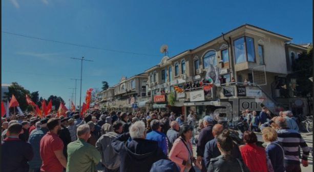 (ВИДЕО): Прв обид за апсење во Охрид, демонстрантите се судрија со полицијата