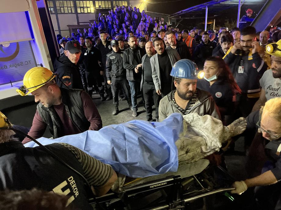 Најмалку 28 загинати во вчерашната експлозија во рудник во Турција