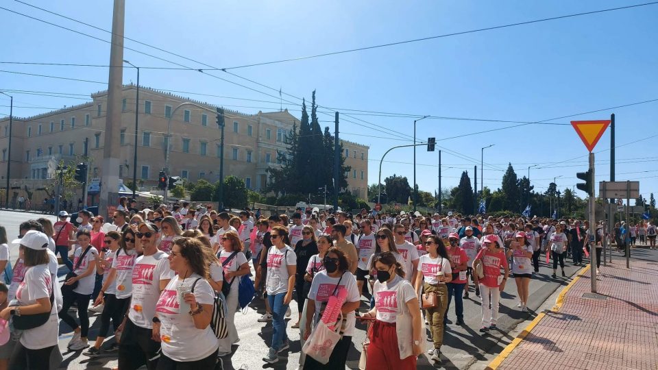 Над 30 илјади граѓани на Атина трчаа и пешачеа против ракот на дојка