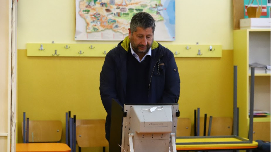 Во Бугарија денеска се спроведуваат нови парламентарни избори, четврти за 18 месеци