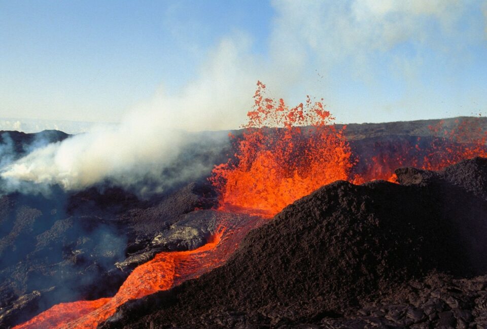 Еруптира најактивниот вулкан на светот, Мауна Лоа