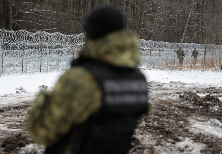 Летонија ја продолжи вонредната состојба на границата со Белорусија