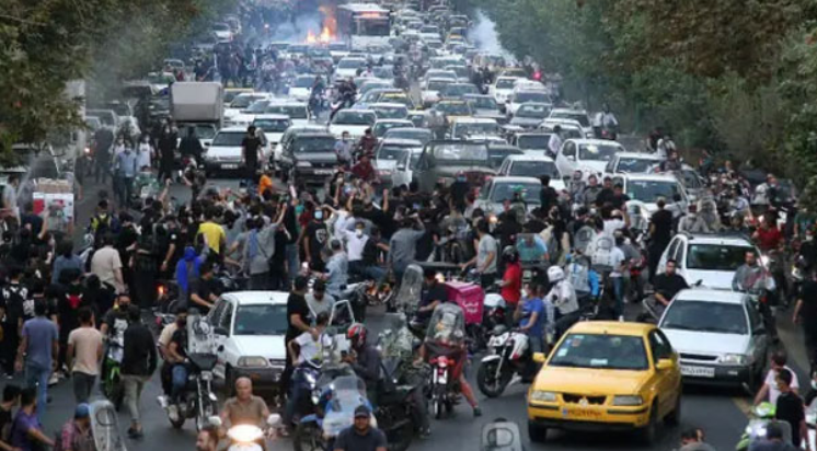 Најмалку 330 загинати во протестите во Иран, меѓу нив и 50 малолетници