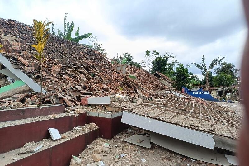 Продолжува потрагата по 151 лице кои сè уште се водат како исчезнати по смртоносниот земјотрес во Индонезија
