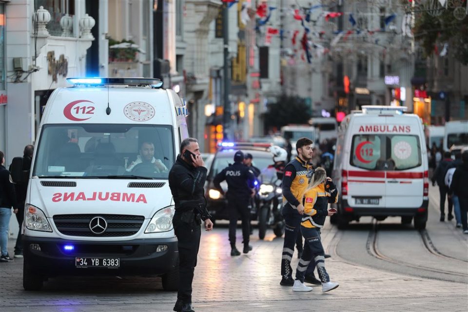 Четворица загинати и 38 повредени во експлозијата во центарот на Истанбул