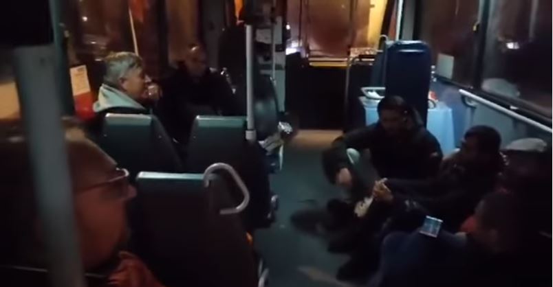 Приватните автобуски превозници спијат во нивните автобуси, а Арсовска гостува по медиуми