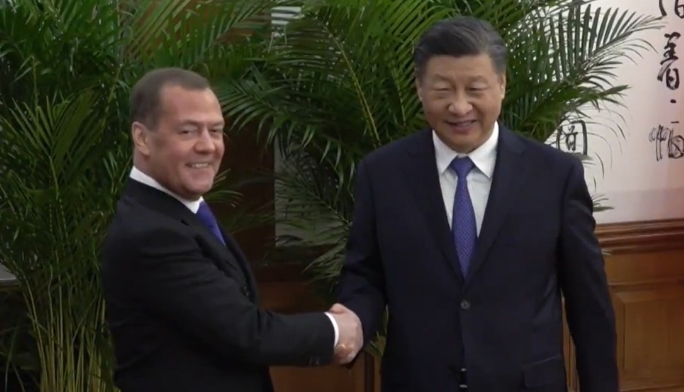 Медведев во посета на Кина