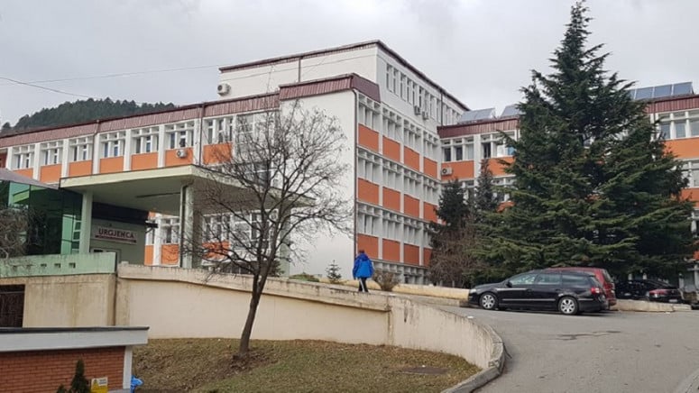 Хорор во болница во Пеќ: Тело на мртвородено бебе безгрижно го ставиле во машина за перење