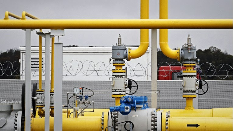 Топланите и поголемите производствени капацитети продолжуваат да работат на гас и по 1 јануари