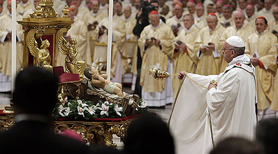 Католиците, протестантите и дел од православните верници го чествуваат Божиќ