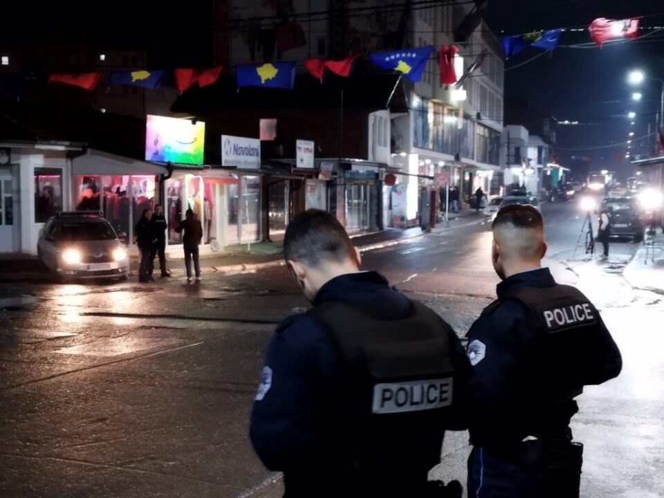 Косовската полиција влезе во Северна Митровица, Србија ќе го разгледа враќањето на безбедносните сили на Косово