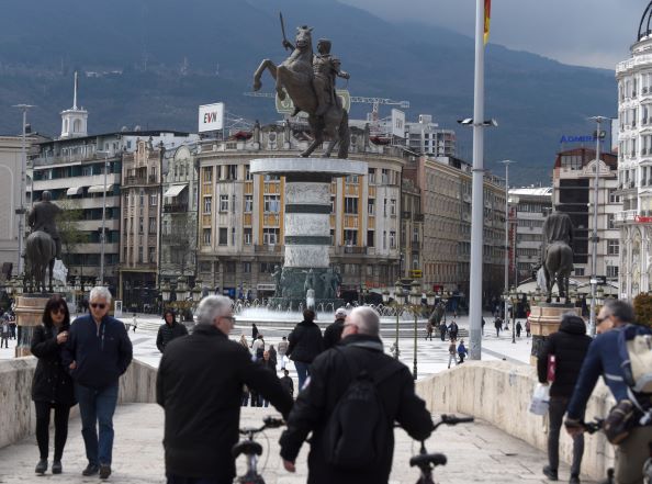 Анкета на ИРИ: Над половина од граѓаните сметаат дека Македонија се движи во погрешна насока