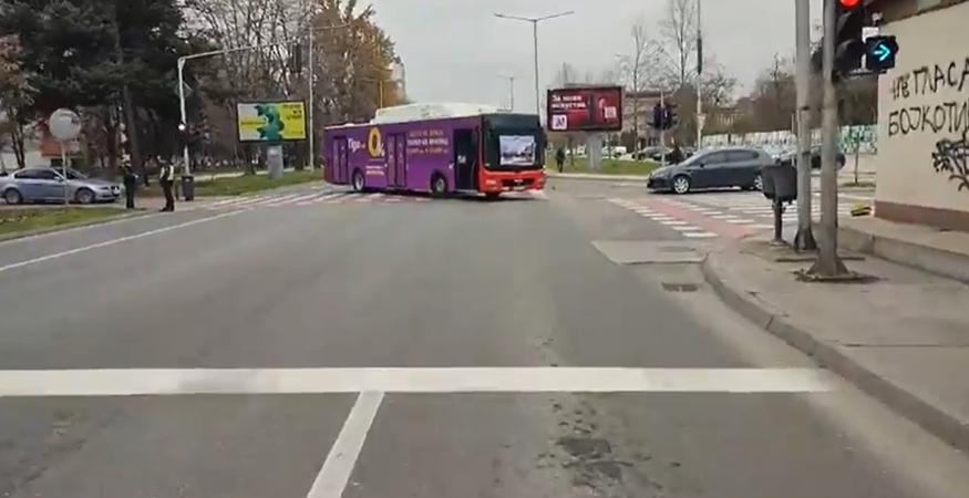 Трет ден блокади на приватните автобуски превозници, Град Скопје со нов јавен повик за линиите со број 20 и 22