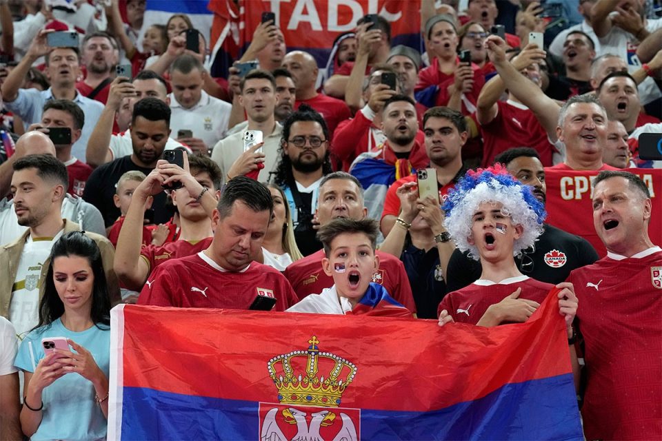 ФИФА ги казни Србија и Хрватска