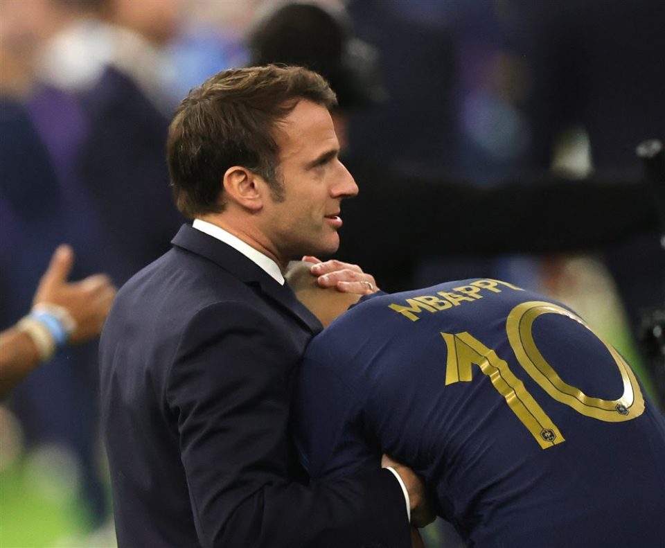 Макрон ги тешеше француските фудбалери по загубеното финале од Аргентина