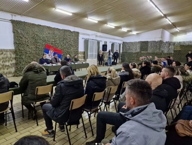 Вучиќ најави дека Србите на северот на Косово ќе ги отстранат барикадите