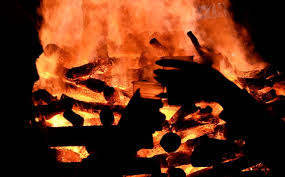 МПЦ апелира да не се палат Бадникарски огнови годинава