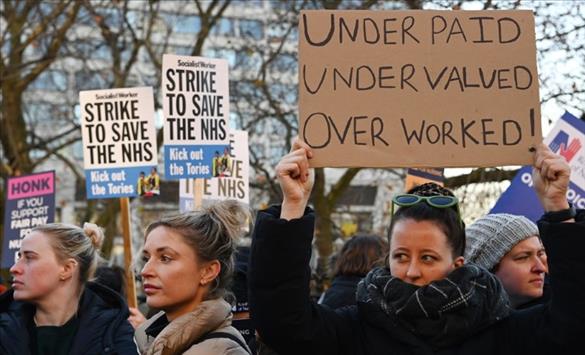 Министрите на средби со синдикатите за прекин на штрајковите во Британија