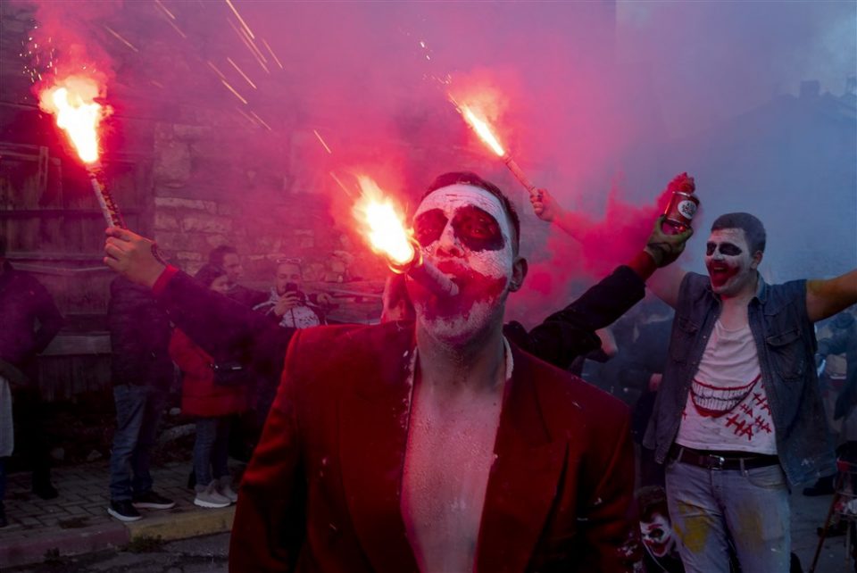 (ФОТОГАЛЕРИЈА) Политичарите мета на потсмев на Вевчанскиот карневал