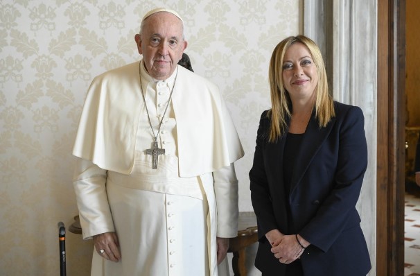 Италијанската премиерка во прва официјална посета на папата Франциск