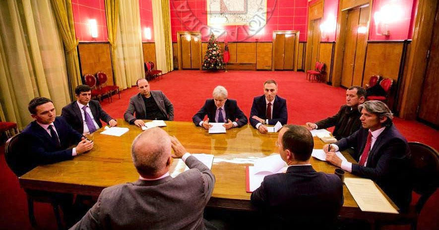 Вечерва „тиранска вечера“ меѓу Рама и лидерите на албанските партии, СДСМ без реакција