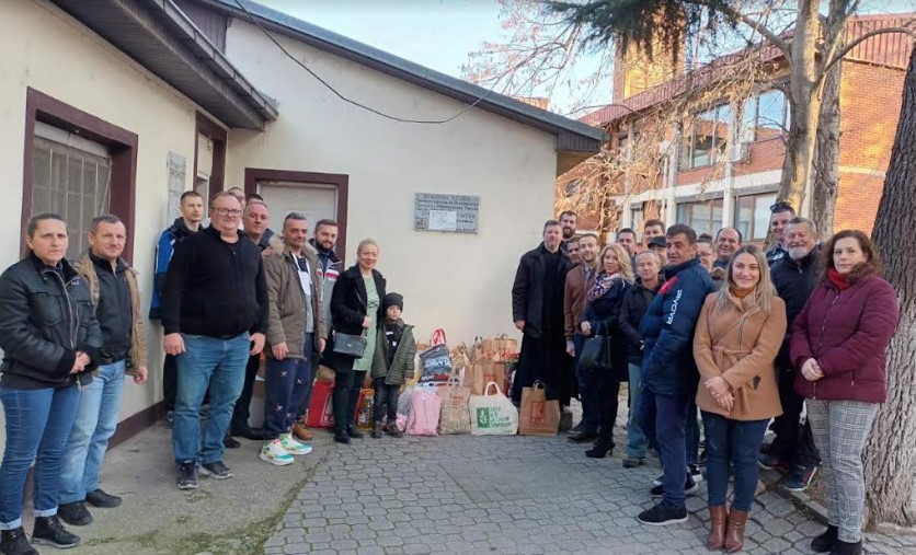 ВМРО-ДПМНЕ од Ѓорче Петров спроведе хуманитарна акција, помогнаа со топол оброк за бездомниците