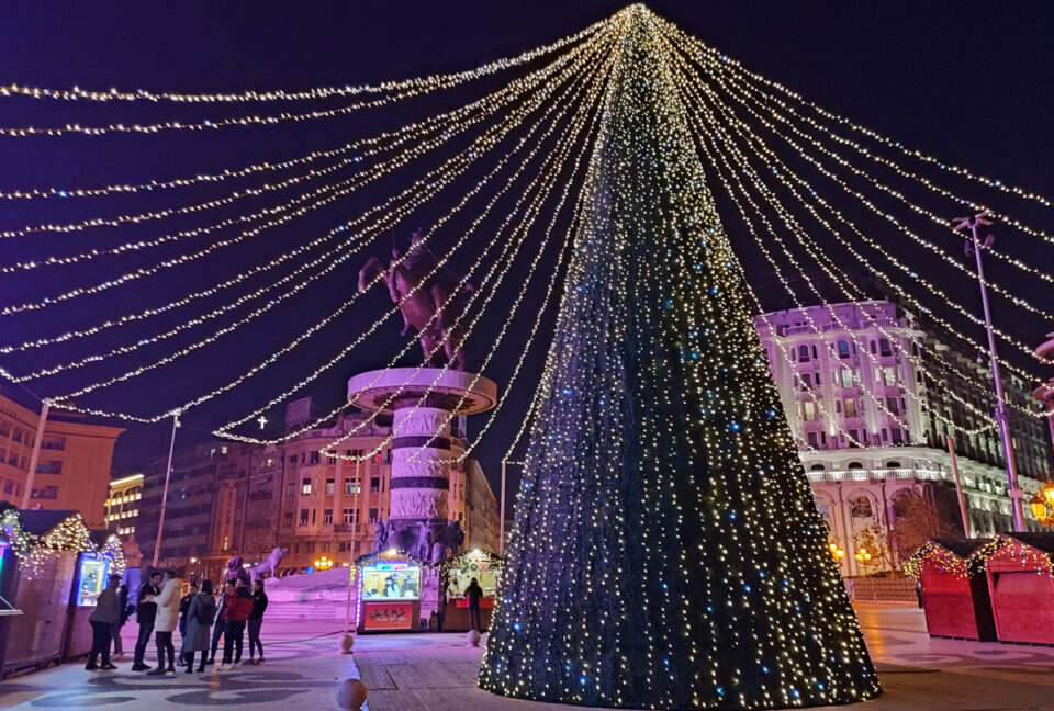 Славеници за време на дочекот на Нова година во Скопје физички нападнале неколку полицајци