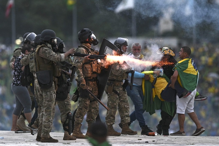 Илјадници лица протестираа во Сао Паоло, бараат апсење на поранешниот претседател на Бразил