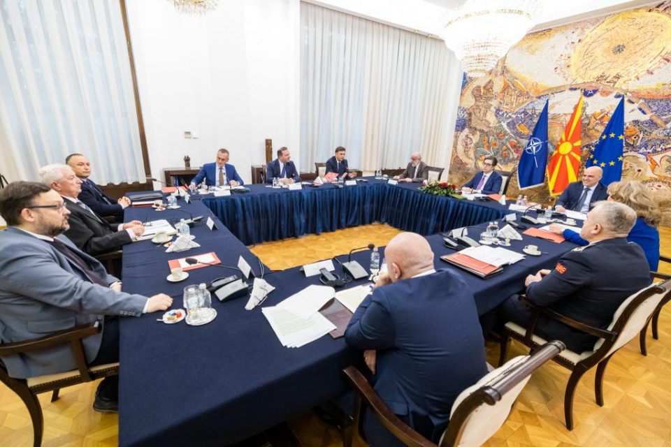 (ВИДЕО) Почна седницата на Советот за безбедност во кабинетот на Пендаровски