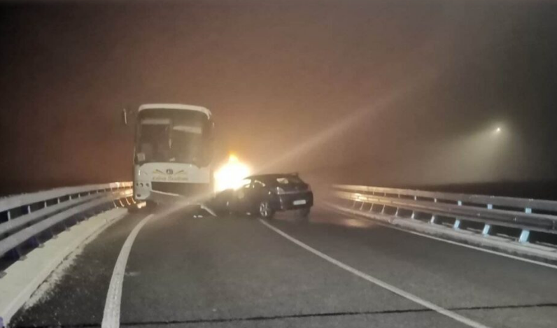 Едно лице загина по судир меѓу автобус и автомобил на експресниот пат Штип-Кочани