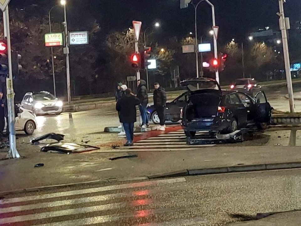 Страшна сообраќајка на Партизанска, едно лице итно пренесено во болница