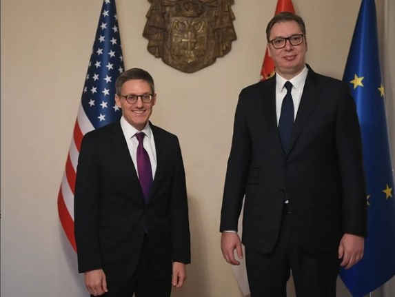 Ситуацијата на Косово главна тема на разговорот меѓу Вучиќ и Шоле: САД се залагаат за мир и стабилност во регионот