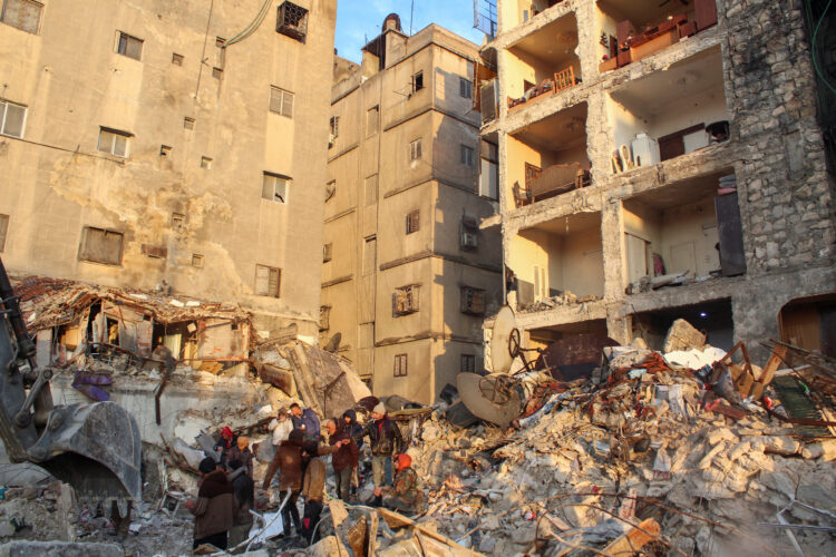 Бројот на жртви во земјотресот во Сирија и Турција надмина 8.400