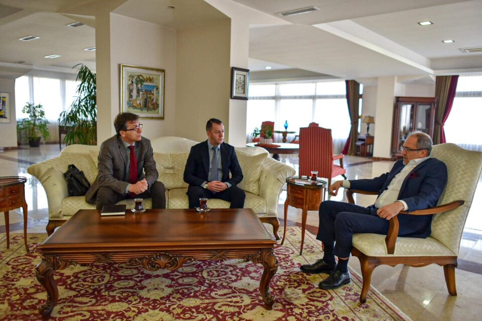 Стефковски се сретна со турскиот амбасадор, Гази Баба ќе испрати помош за погодените