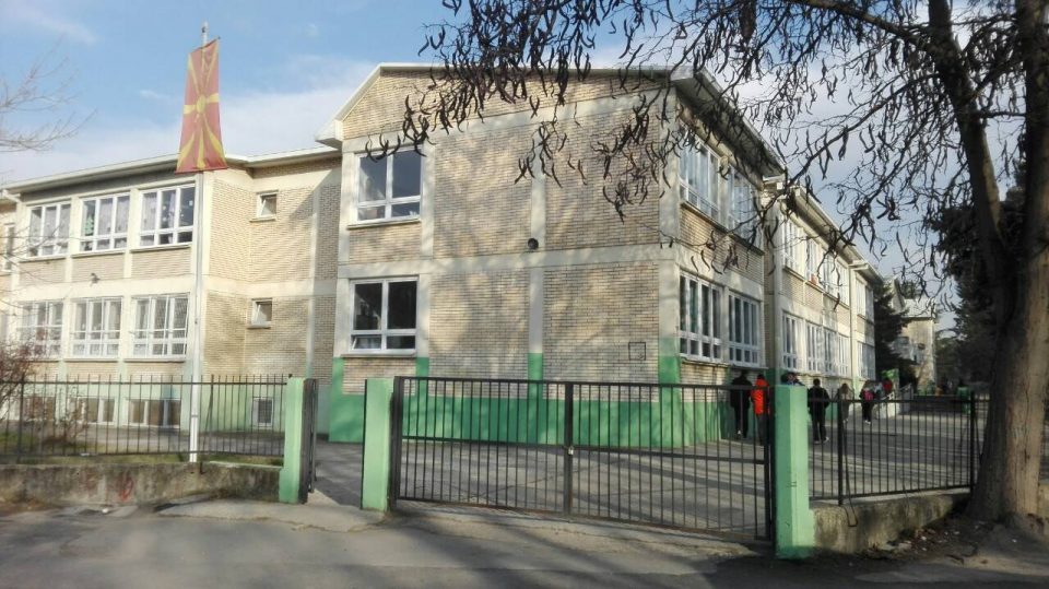 Дојава за бомби во 33 основни училишта низ Скопје