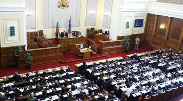Распуштен бугарскиот Парламент, нови избори на 2 април