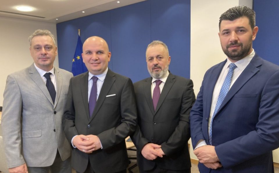 Европратеникот Ковачев бара Пендаровски, Ковачевски и Спасовски да се сретнат со Бугарите во Македонија