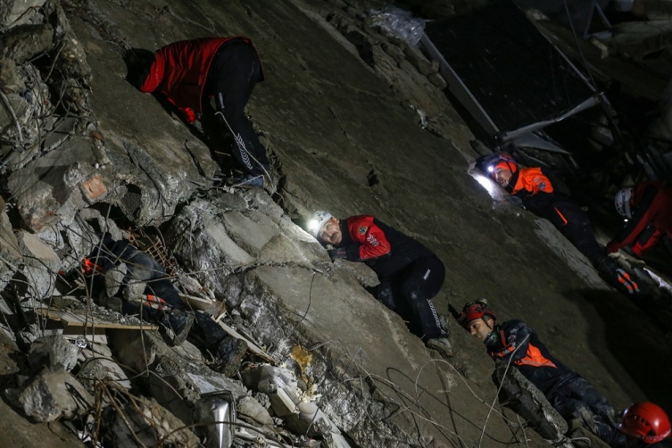 (ВИДЕО) За катастрофалните загуби и рушевини од земјотресите се обвинува брзото и нерегулирано градење