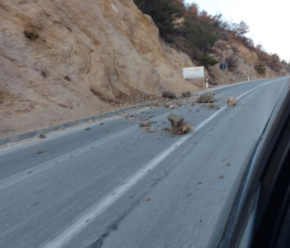 (ВИДЕО) Одрон кај Љубаништа, прекинат сообраќајот на патот Охрид-Свети Наум