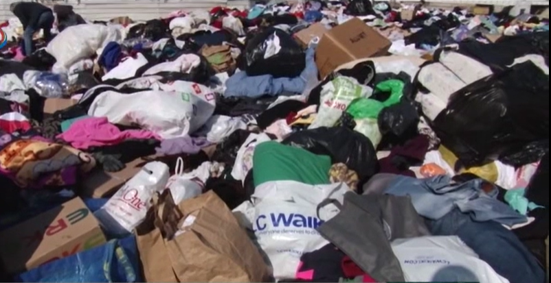 Хаос на скопскиот плоштад: Претворен во депонија со отпад наместо донации